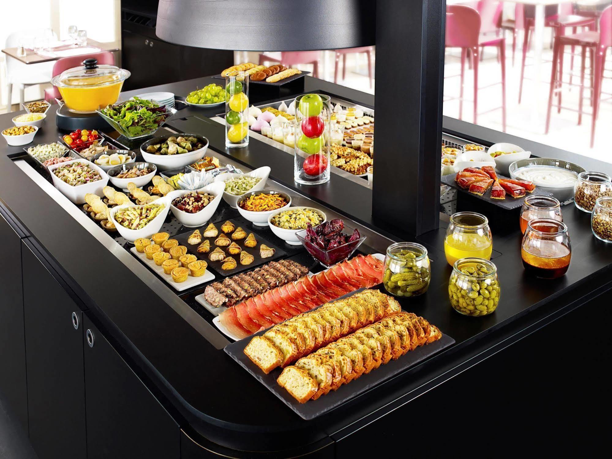 Campanile Livry-Gargan Hotel Restoran gambar