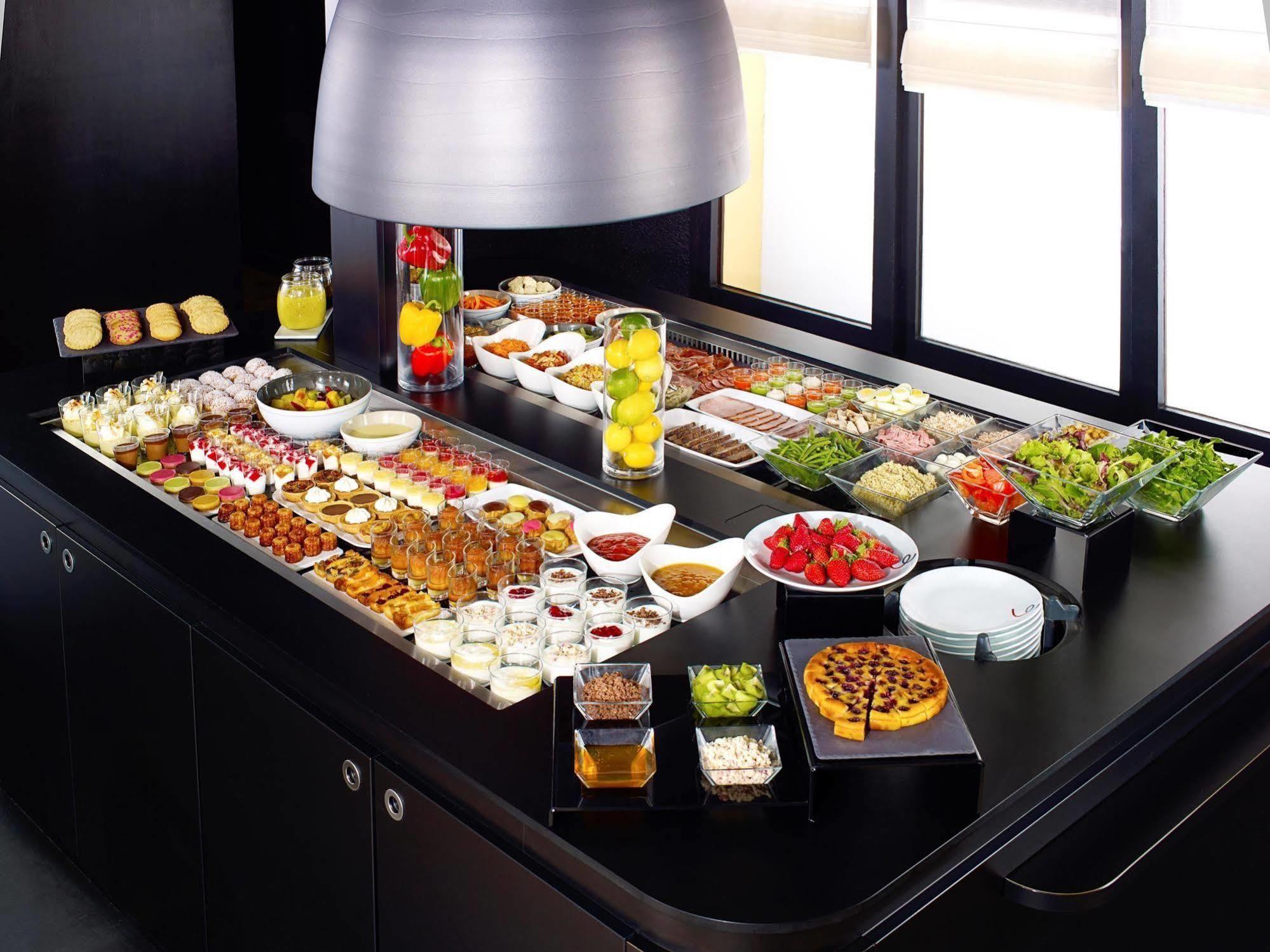 Campanile Livry-Gargan Hotel Restoran gambar