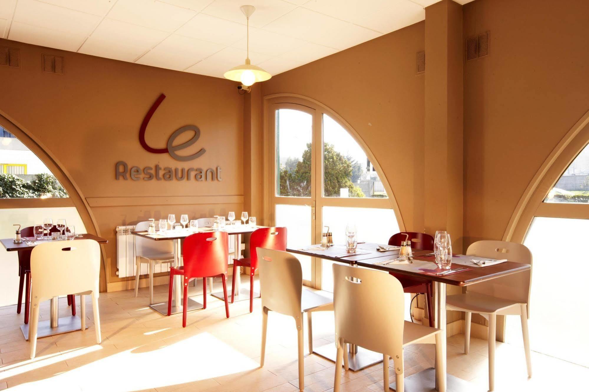 Campanile Livry-Gargan Hotel Restoran gambar